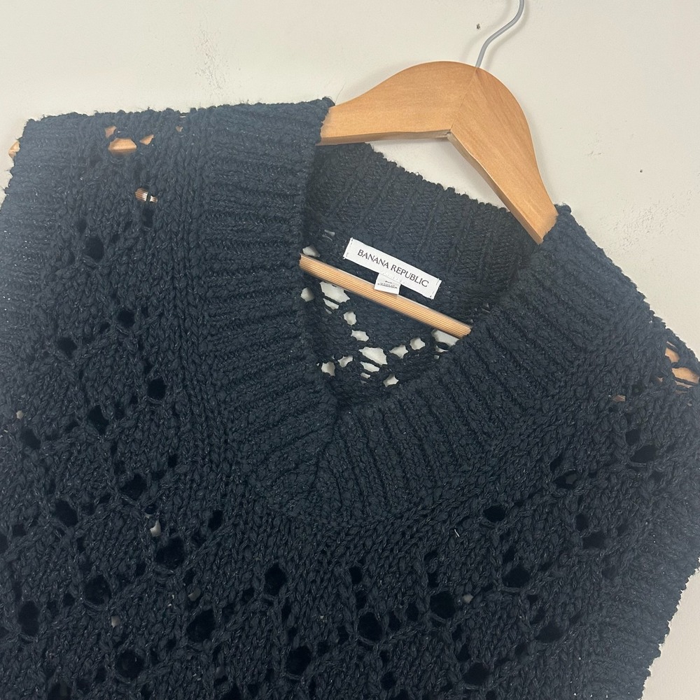 Banana Republic Cropped Sweater Vest Boho Indie Black Crochet Knit V-Neck M